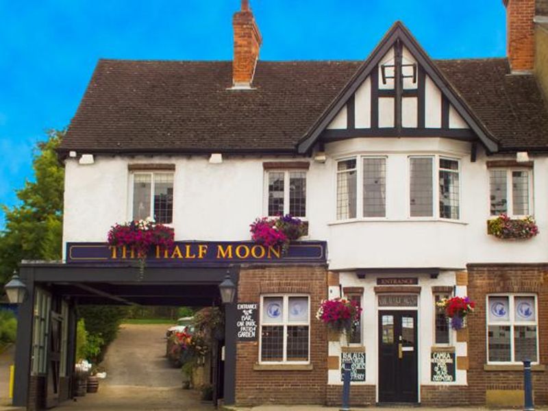 Half Moon. (Pub, Key). Published on 01-01-1970
