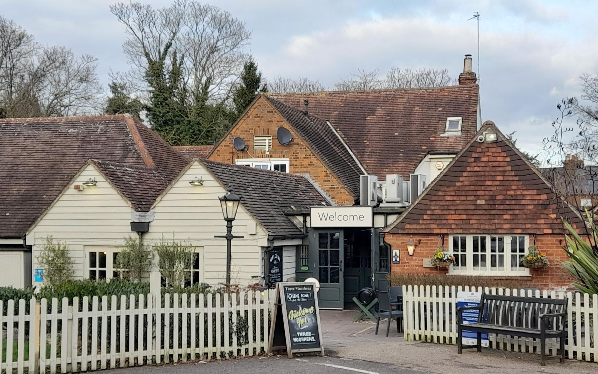 Three Moorhens. (Pub, Key). Published on 02-11-2022