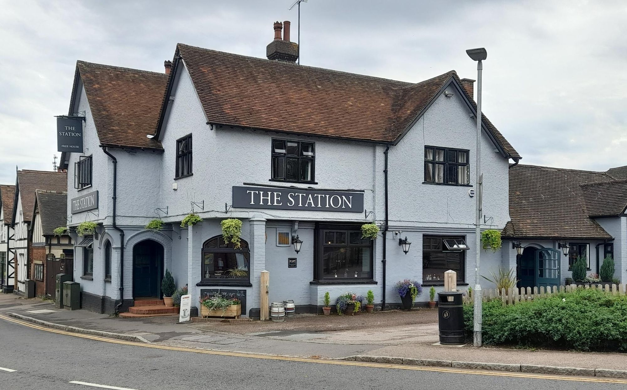Station. (Pub, Key). Published on 07-08-2023