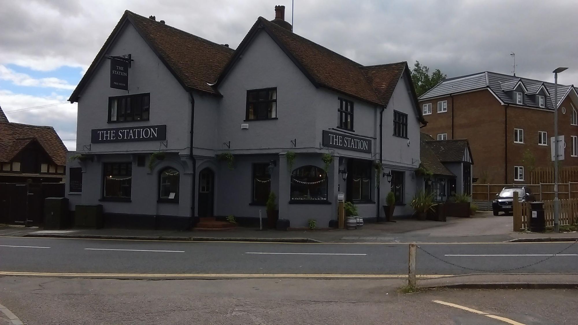 Station, Knebworth. (Pub). Published on 01-01-1970