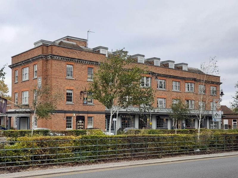 Broadway Hotel. (Pub). Published on 10-11-2021