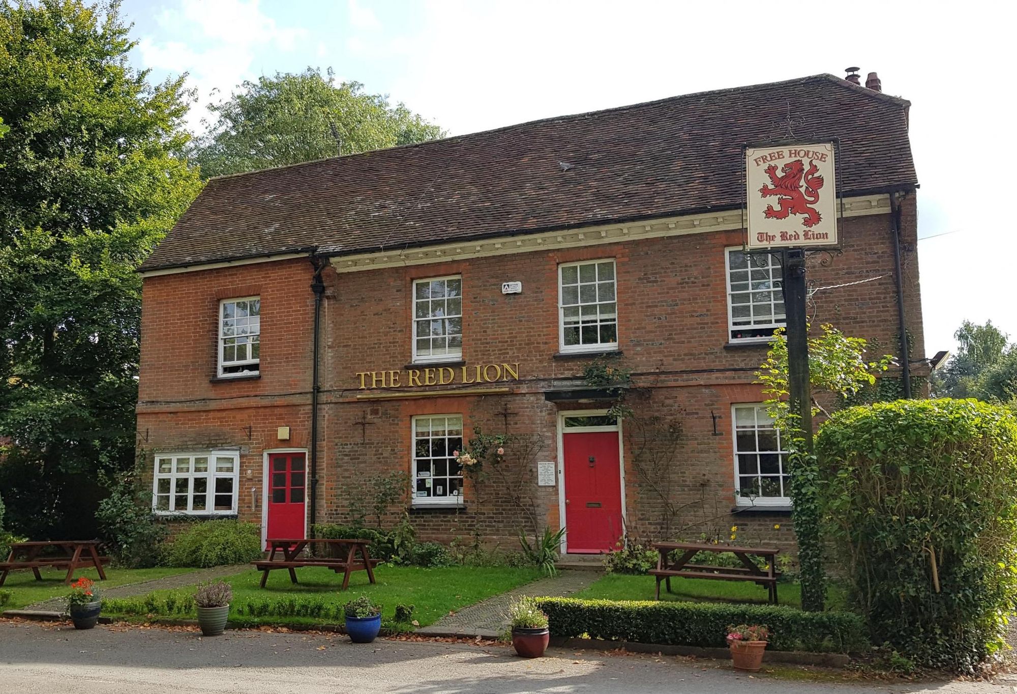 Red Lion. (Pub). Published on 01-01-1970