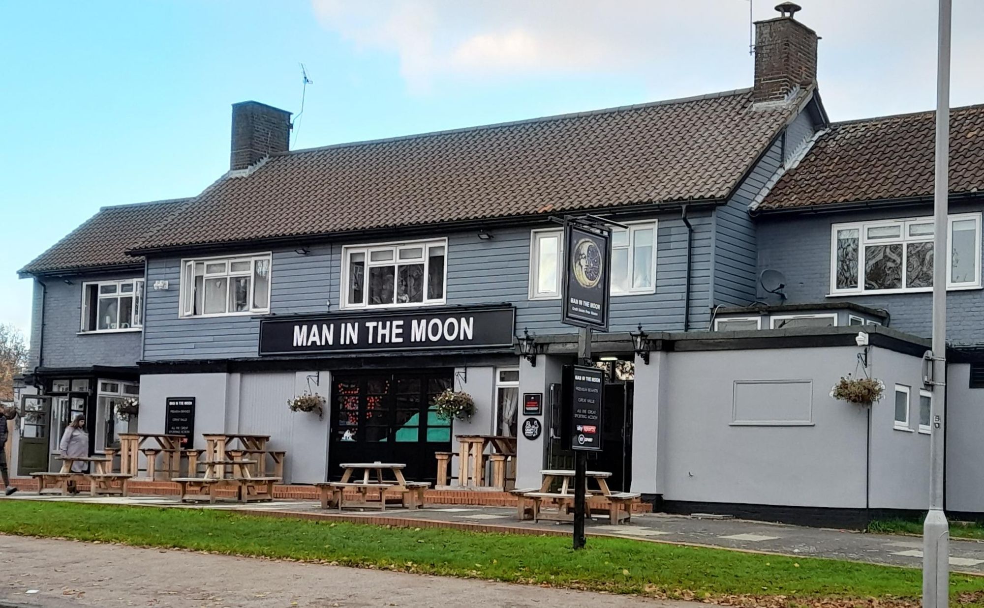 Man In The Moon. (Pub, Key). Published on 01-01-1970