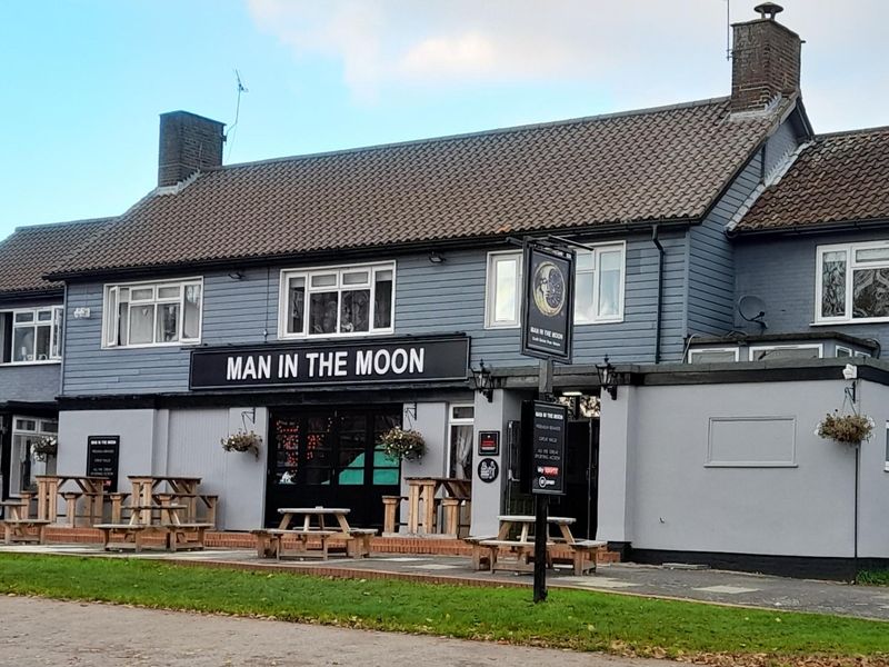 Man In The Moon. (Pub, Key). Published on 01-01-1970