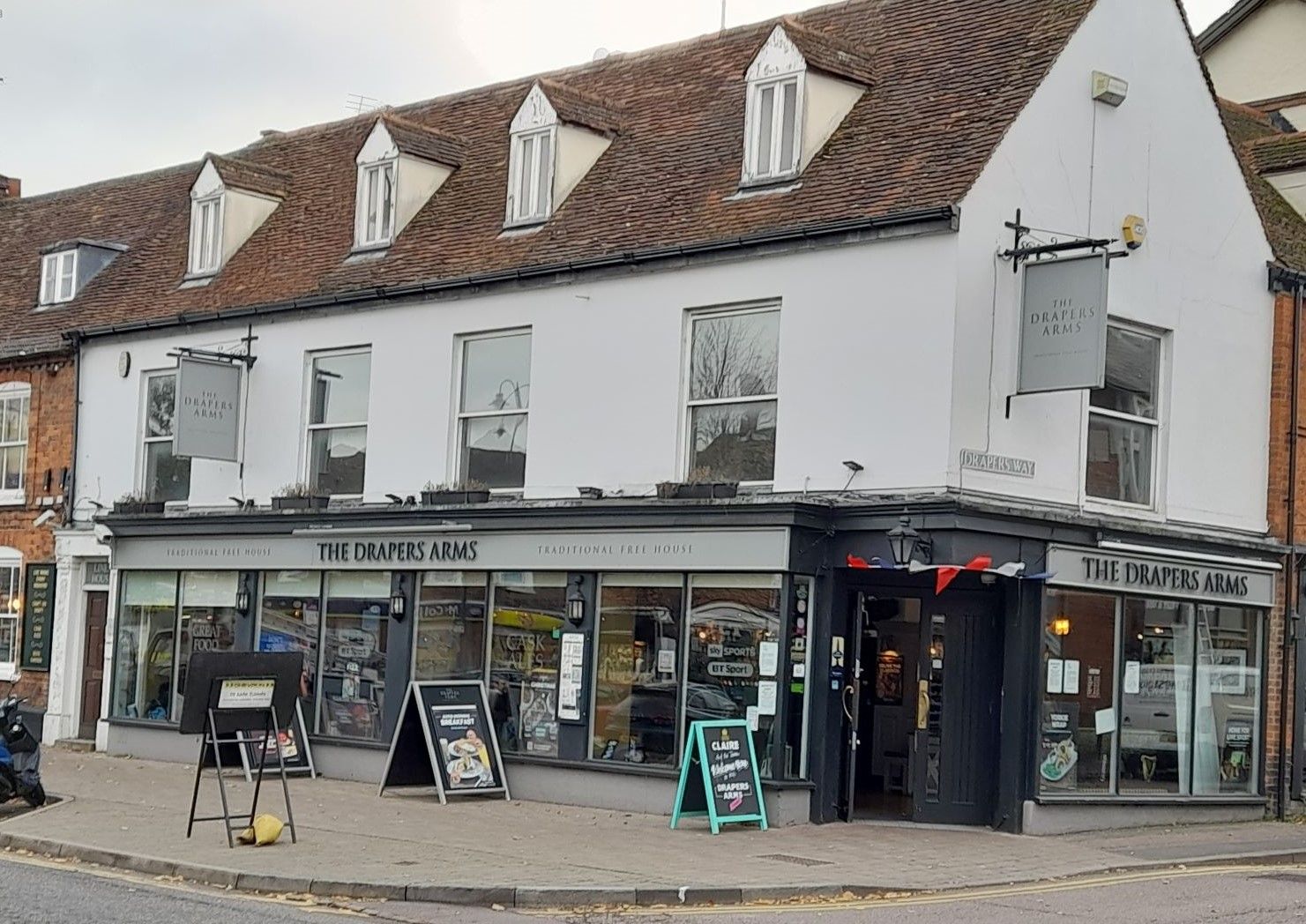 Drapers Arms. (Pub, Key). Published on 11-04-2021