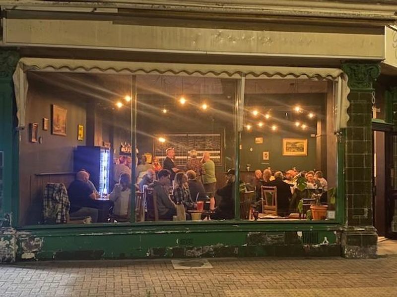 (Pub, External, Bar). Published on 10-10-2025 