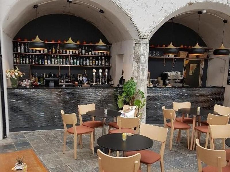(Pub, Bar). Published on 21-01-2020