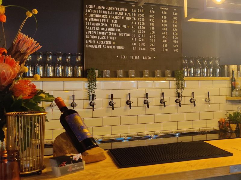 (Pub, Bar). Published on 22-09-2022 