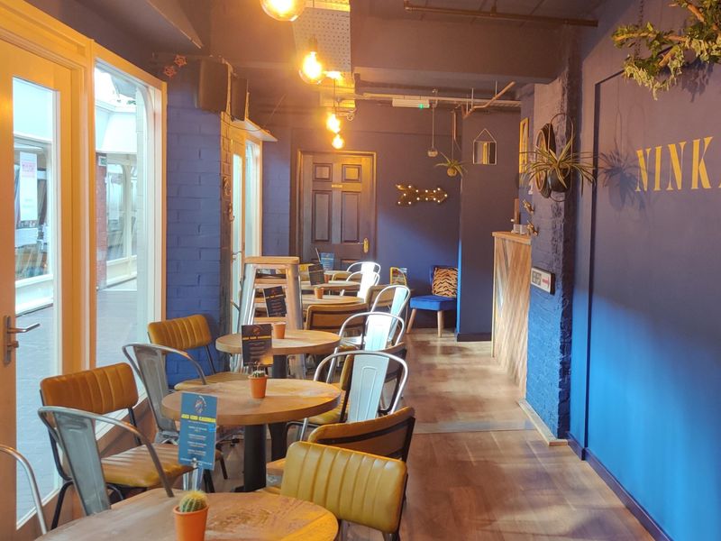 (Pub, Bar). Published on 22-09-2022 