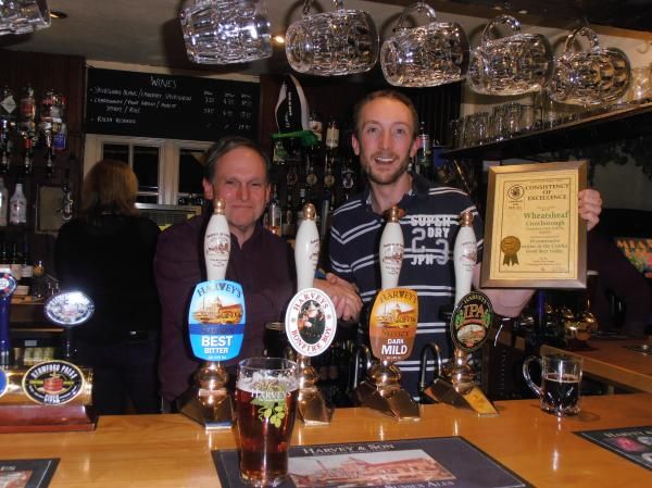 Presentation 2014 marking ten consecutive years in the GBG. (Bar, Publican, Branch, Award). Published on 24-12-2014