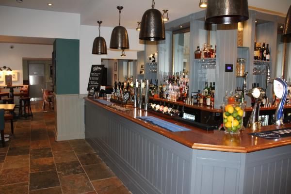 (Pub, Bar). Published on 06-11-2015