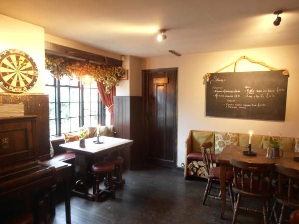 (Pub, Bar). Published on 20-12-2015