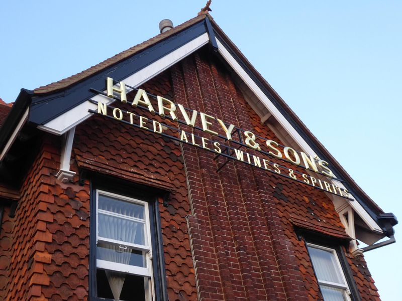 (Pub, Sign). Published on 01-12-2019 