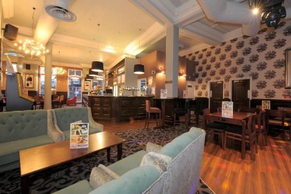 (Pub, Bar). Published on 10-11-2013