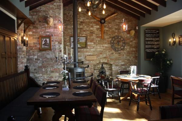 (Pub, Bar). Published on 13-11-2015