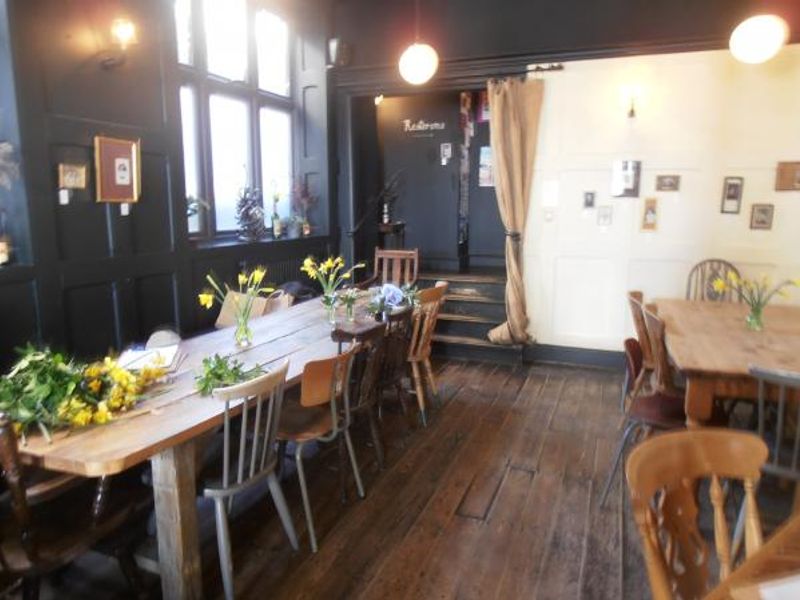 (Pub, Bar). Published on 11-04-2016 