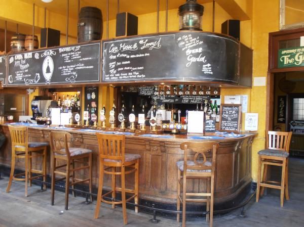 (Pub, Bar). Published on 11-04-2016