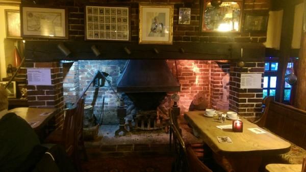 (Pub, Bar). Published on 12-02-2016