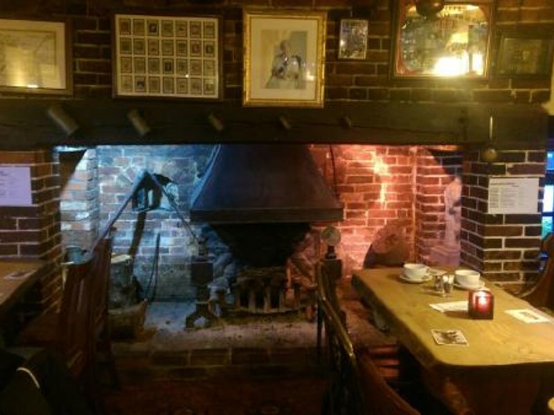 (Pub, Bar). Published on 12-02-2016 