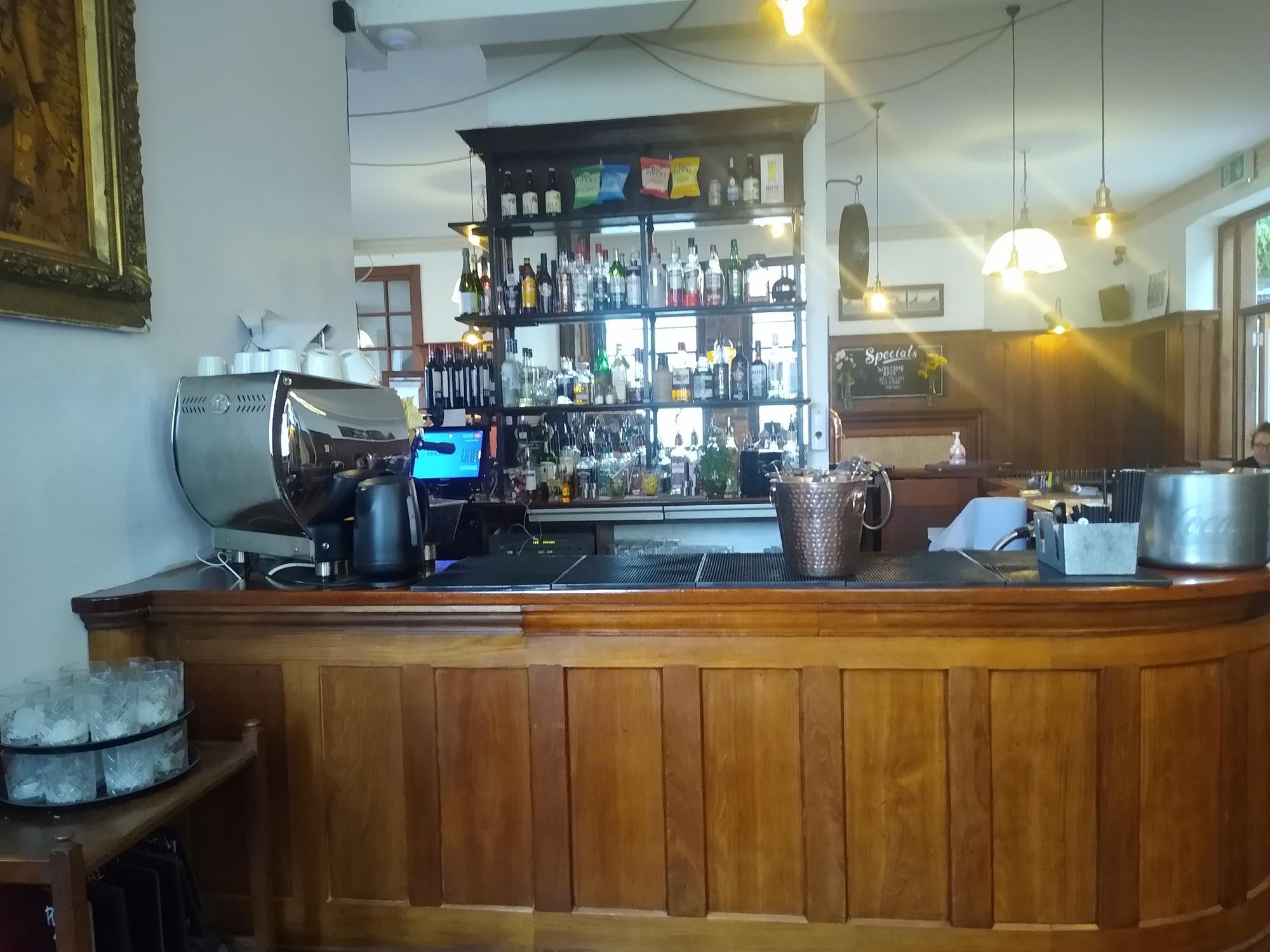 (Pub, Bar). Published on 05-08-2021