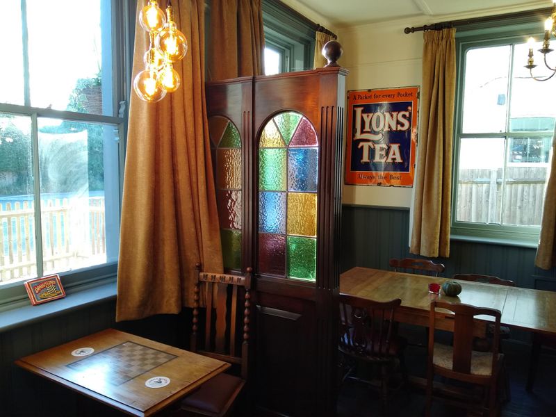 (Pub, Bar). Published on 04-10-2019