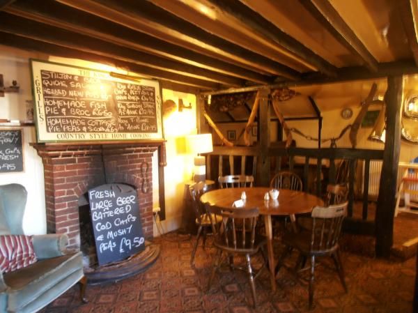 (Pub, Bar). Published on 08-05-2016