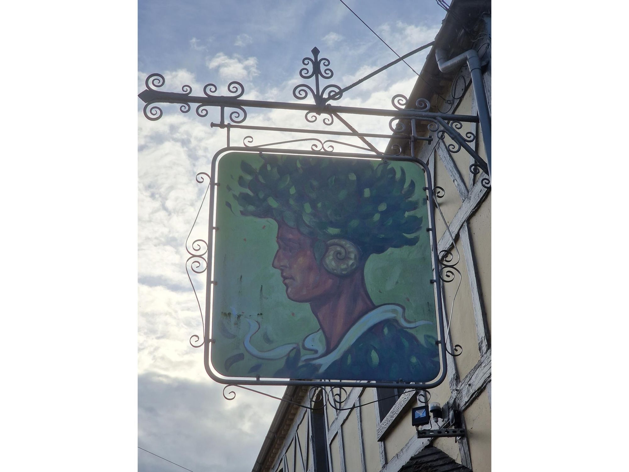 DP 10/22. (Sign). Published on 15-10-2022