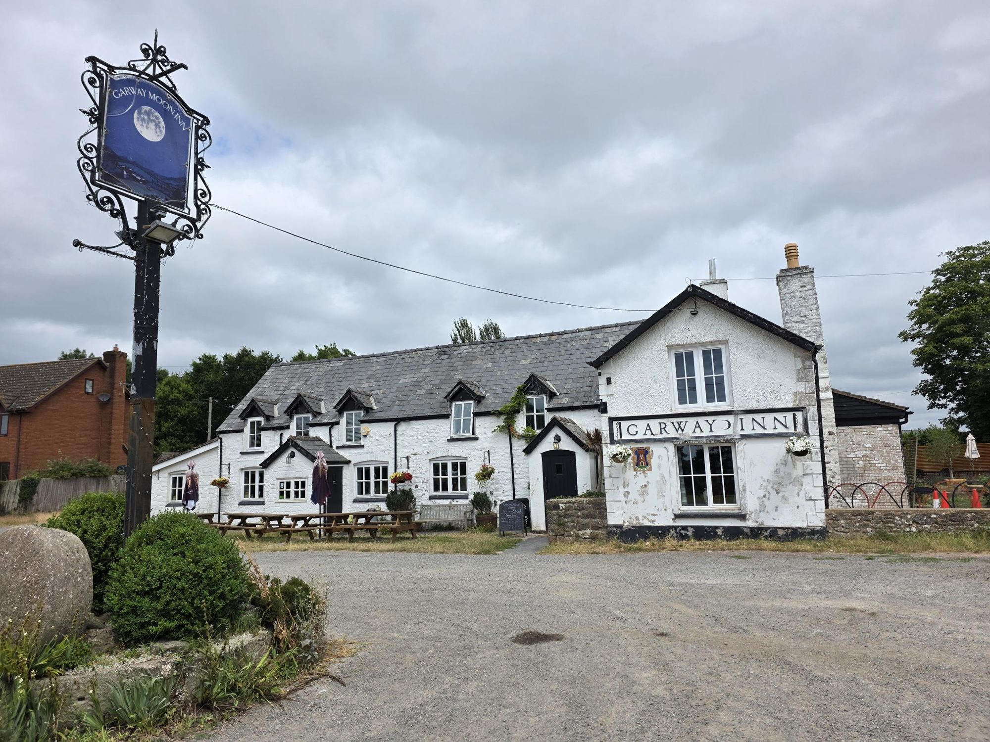 Front of pub. (Pub, Key). Published on 06-08-2026