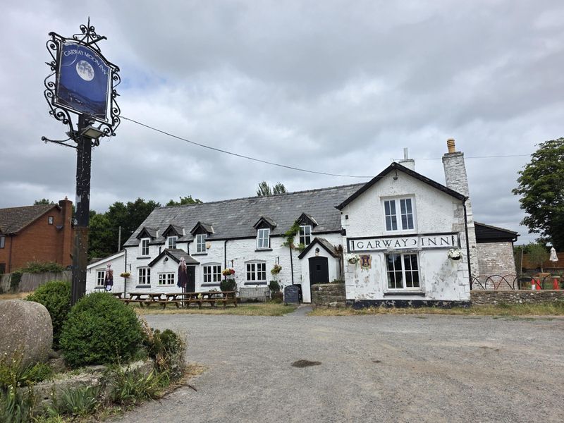 Front of pub. (Pub, Key). Published on 06-08-2026