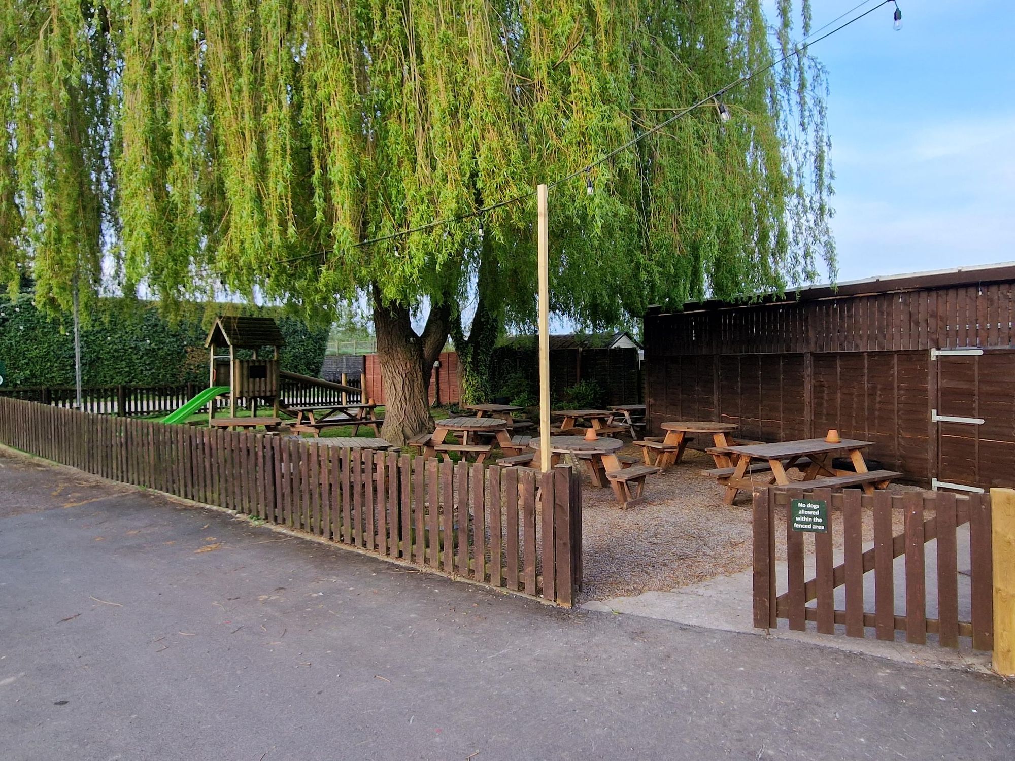 DP 05/23. (External, Garden). Published on 04-05-2023