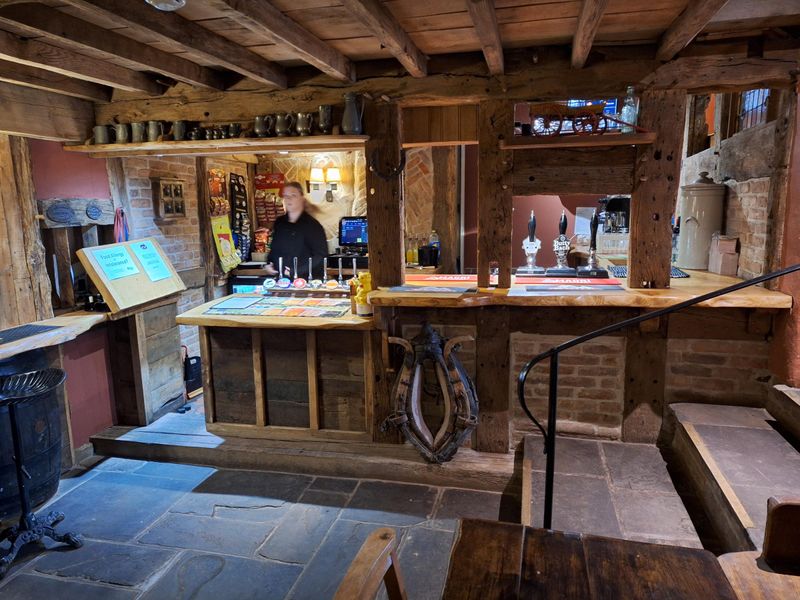 Bar. (Bar). Published on 15-09-2025 