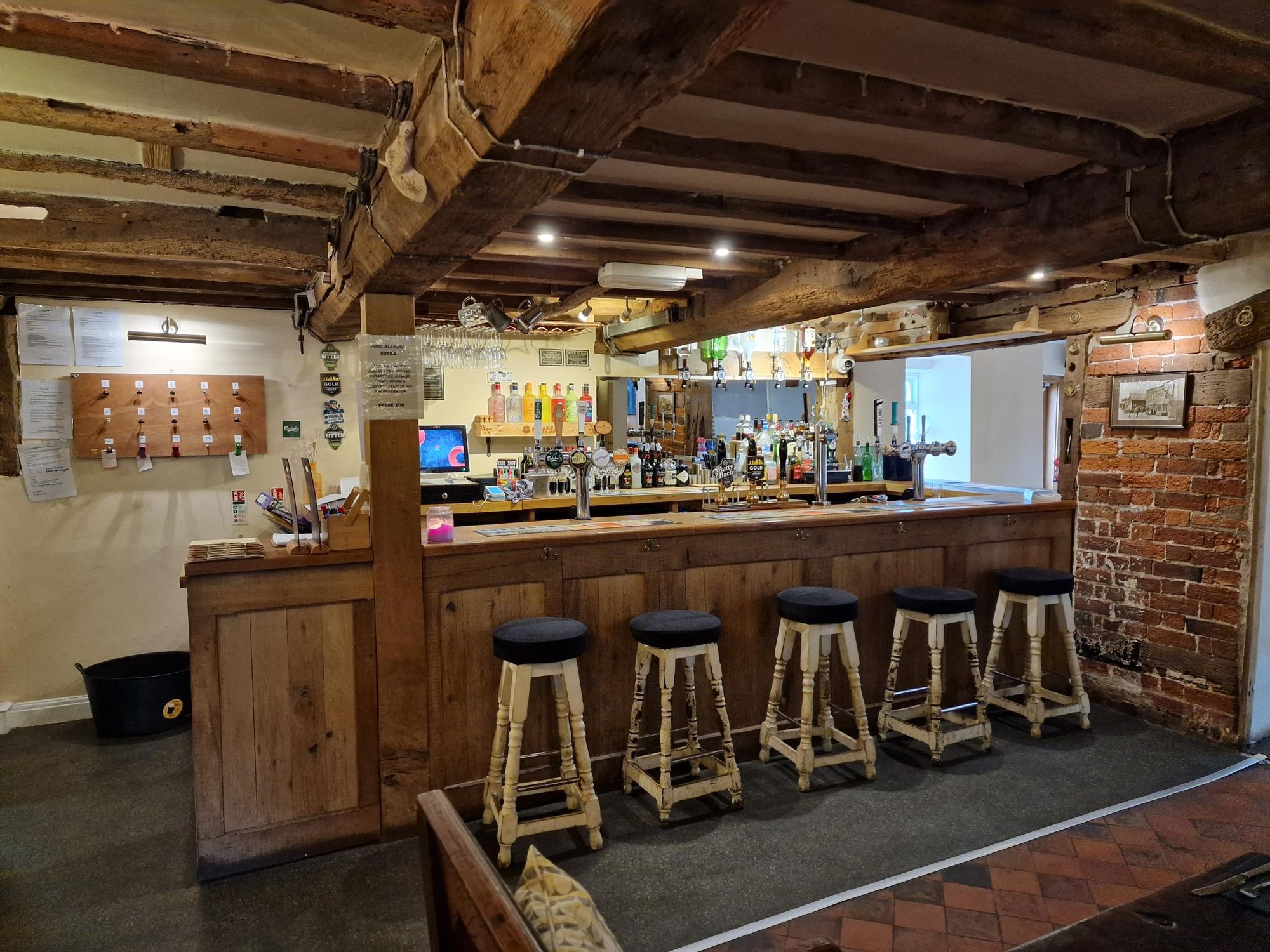 Bar. (Bar). Published on 10-06-2025