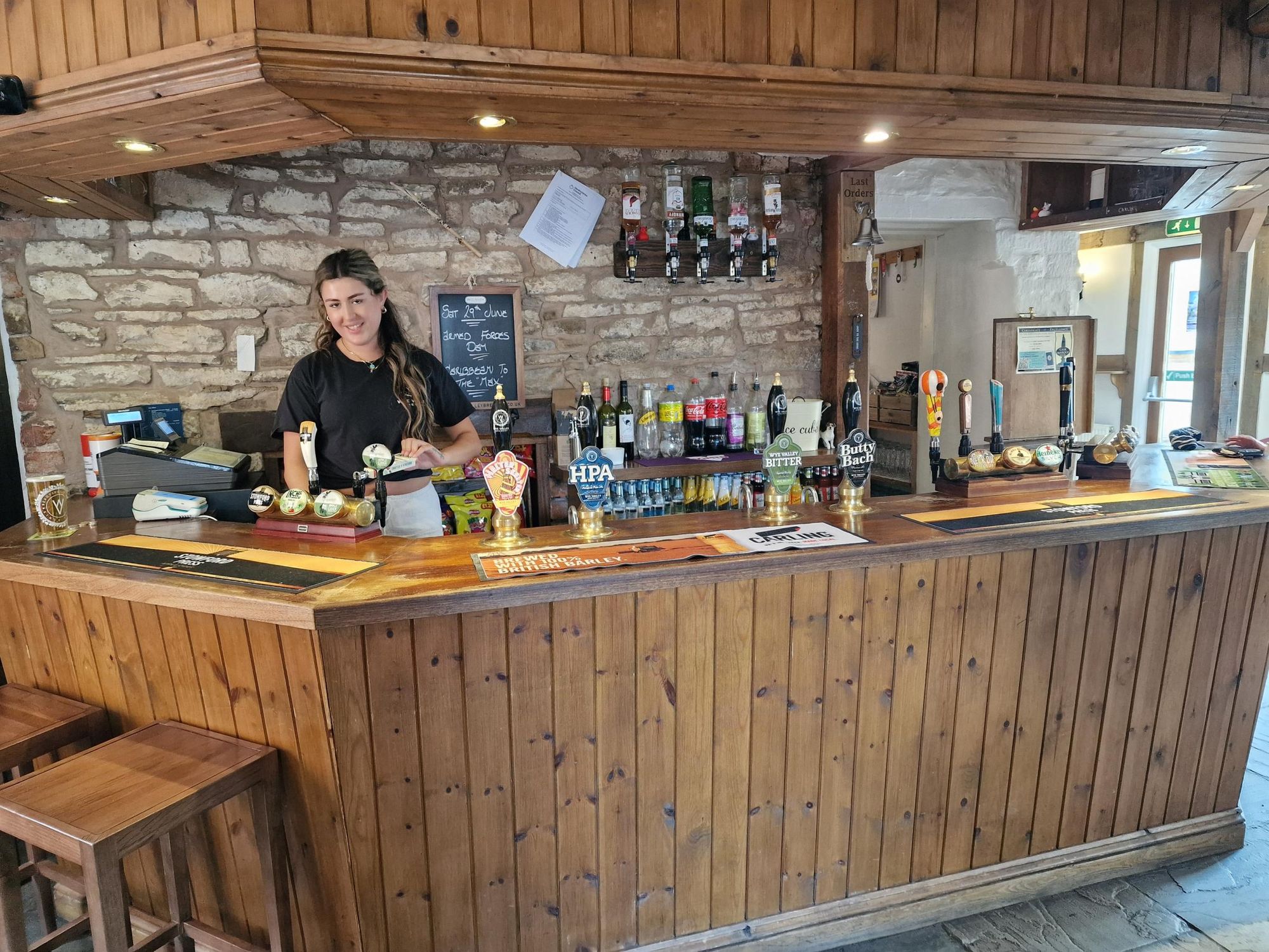 Bar. (Bar). Published on 25-06-2024