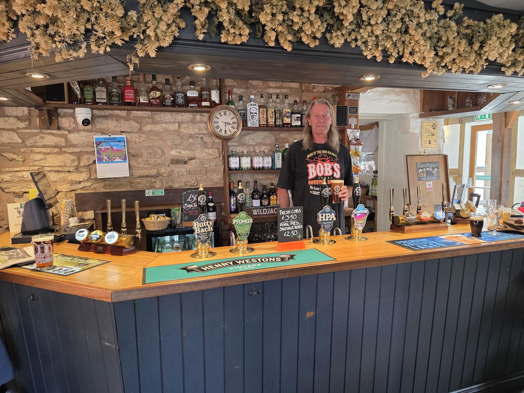 Bar and Landlord. (Bar, Publican). Published on 10-08-2026