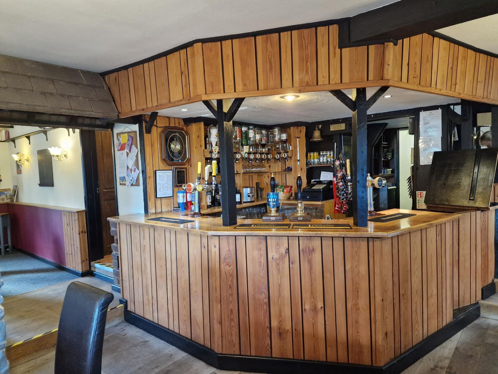 Bar. (Bar). Published on 21-09-2025
