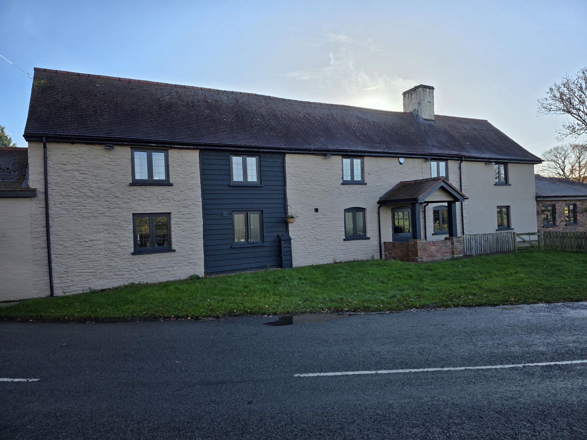 Front of pub. (External, Key). Published on 13-12-2025