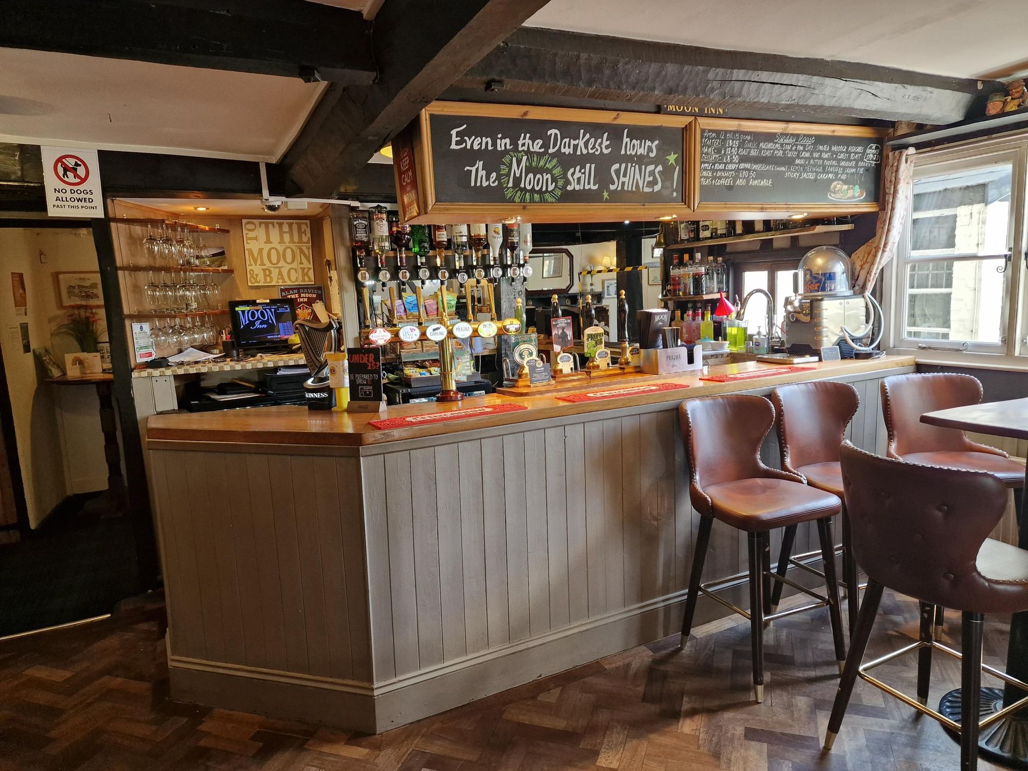 Bar. (Bar). Published on 06-07-2025
