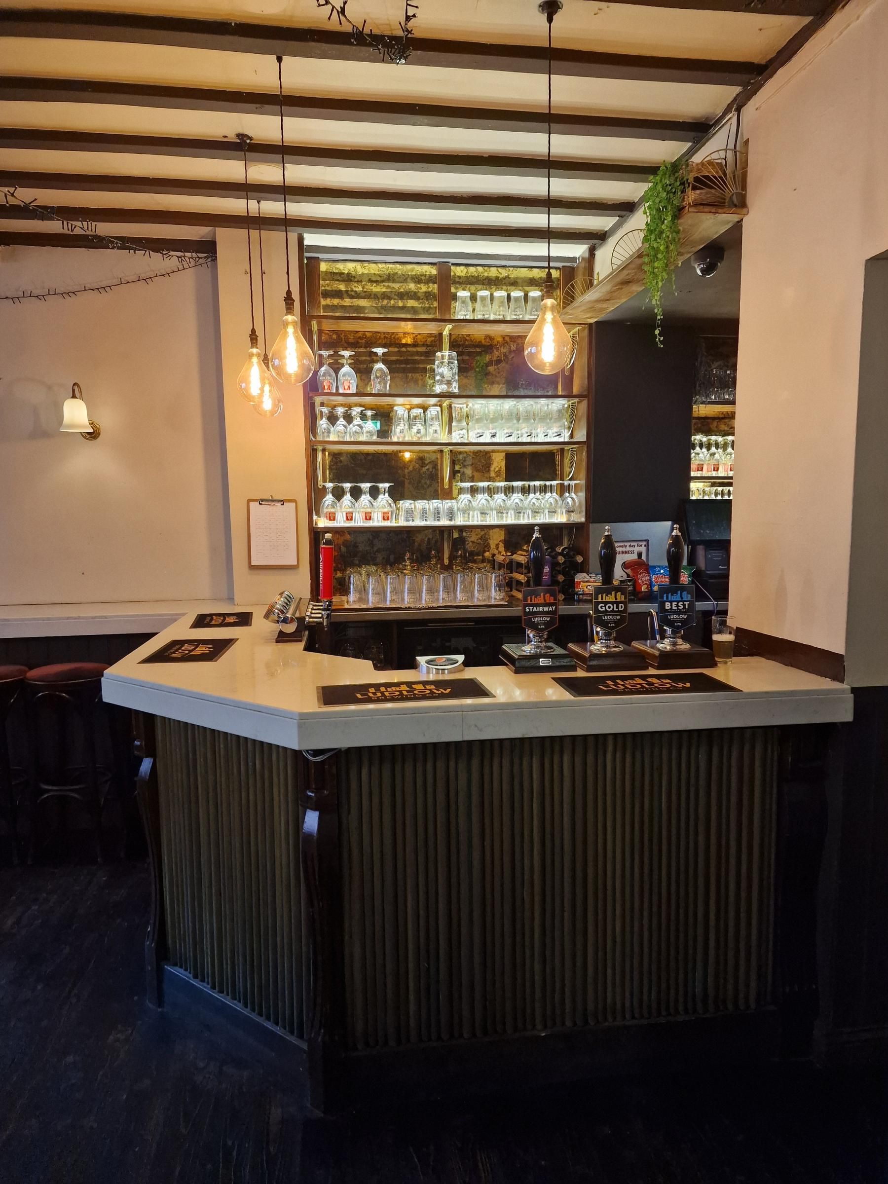 Bar. (Bar). Published on 29-09-2025