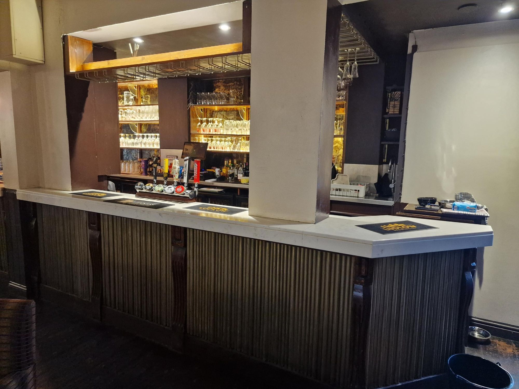 Bar. (Bar). Published on 29-09-2025