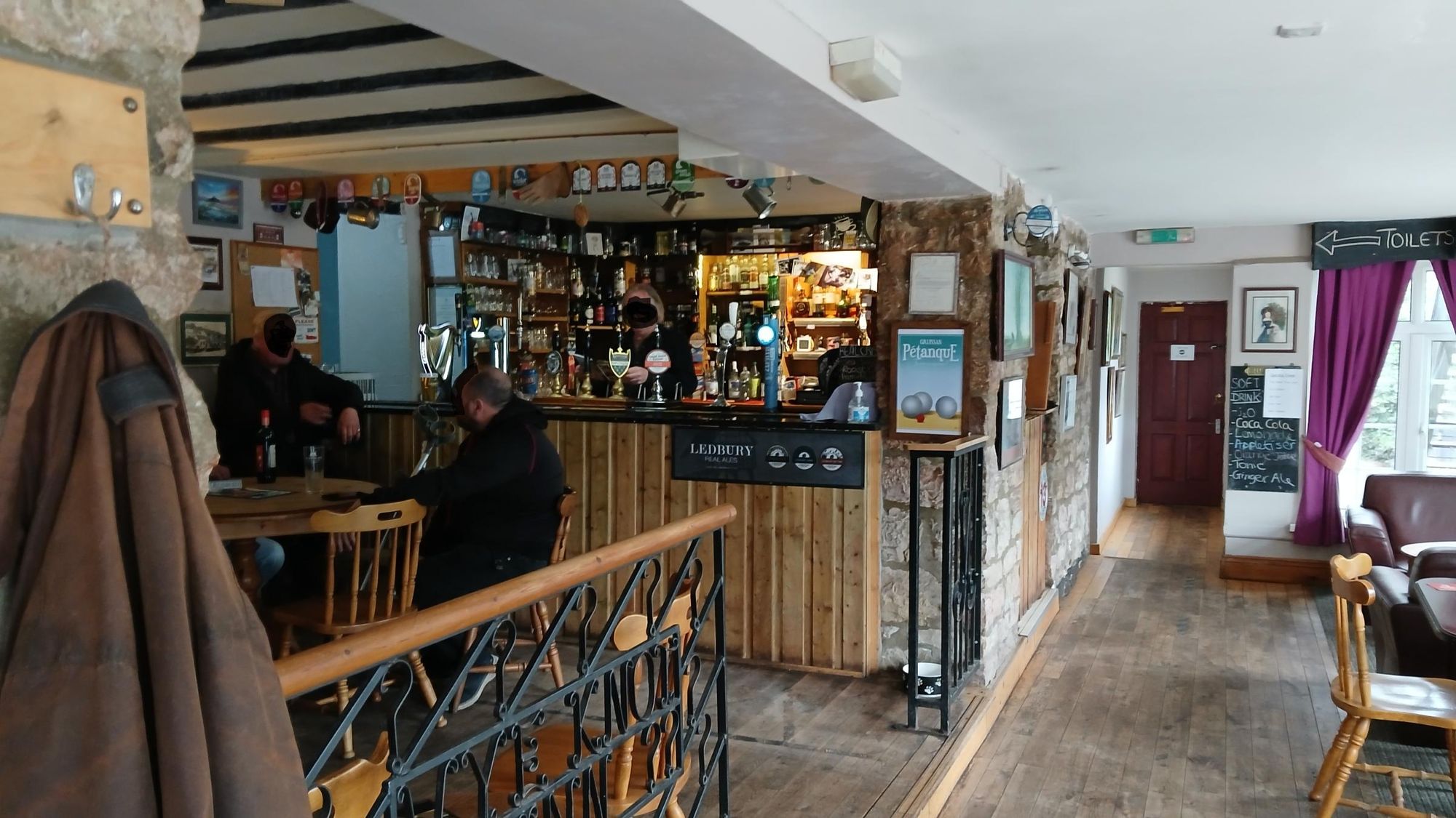 Bar. (Bar). Published on 30-04-2025