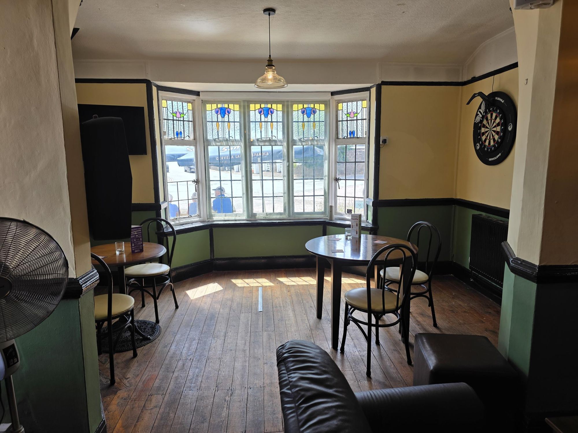 Bar. (Bar). Published on 03-07-2026