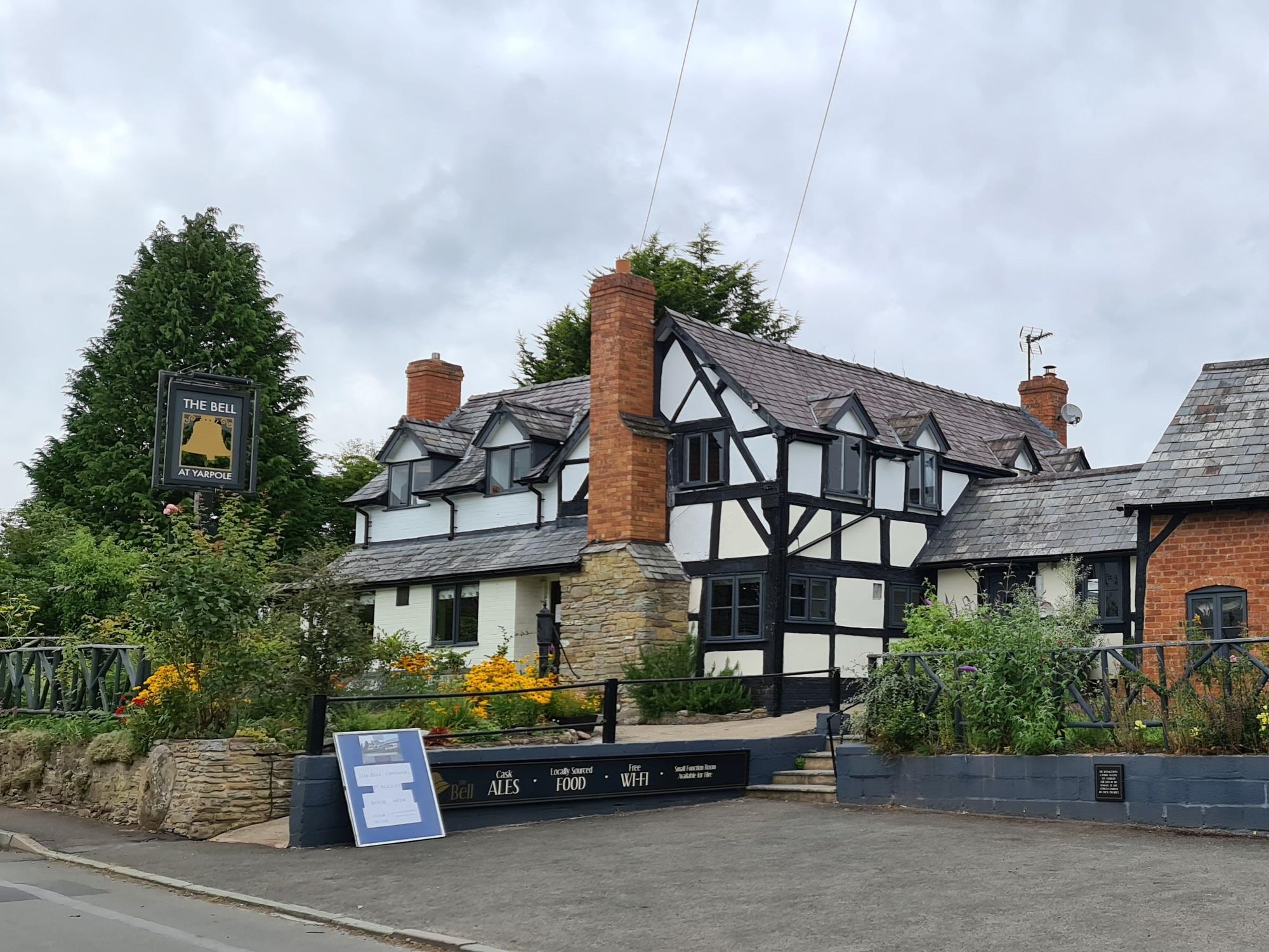 Front of pub. (Pub, External, Key). Published on 10-06-2026