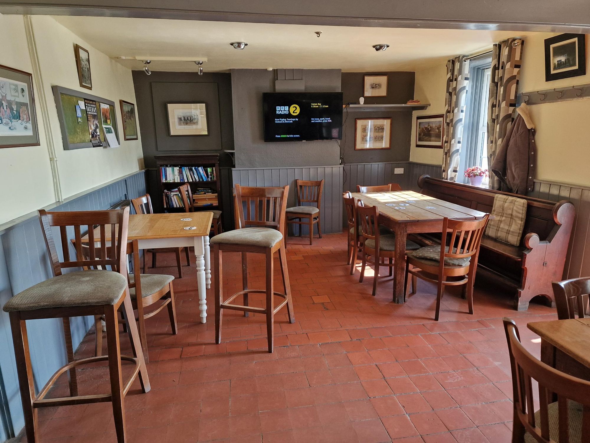 Bar. (Bar). Published on 07-04-2025