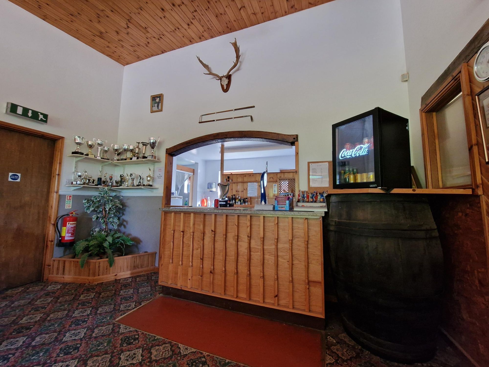 Bar. (Bar). Published on 21-09-2025