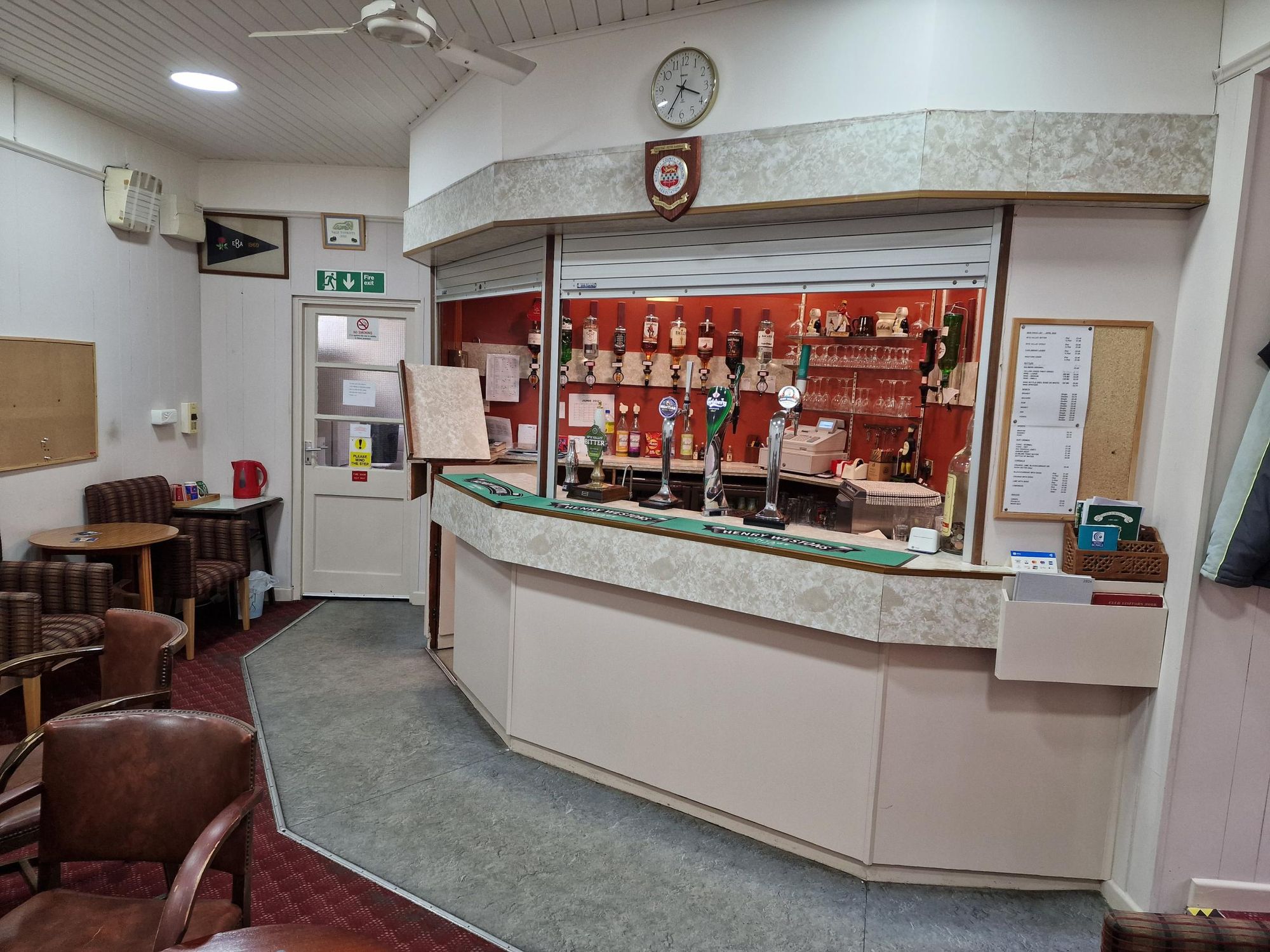 Bar. (Bar). Published on 10-06-2024