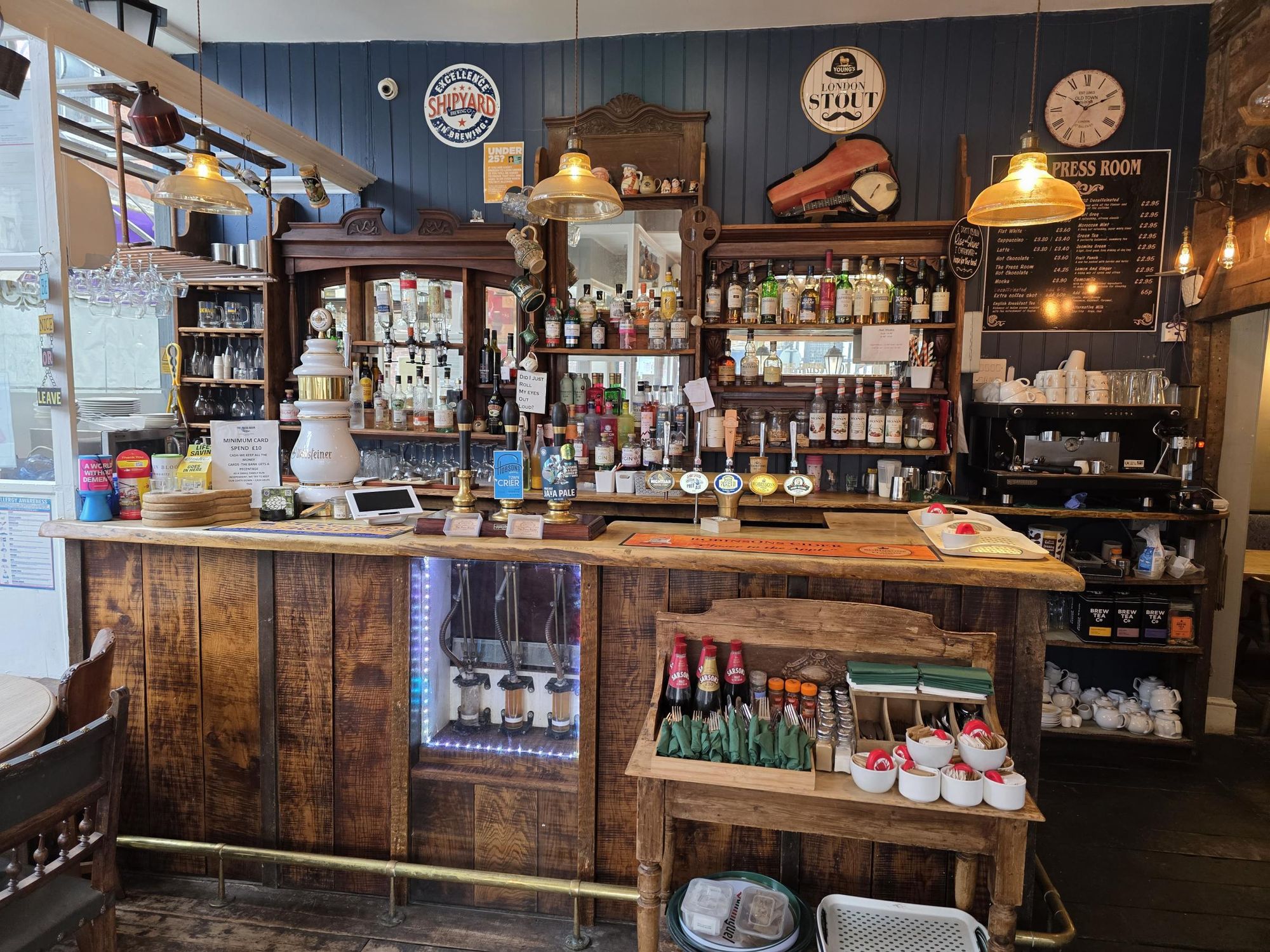 Bar. (Bar). Published on 27-02-2026