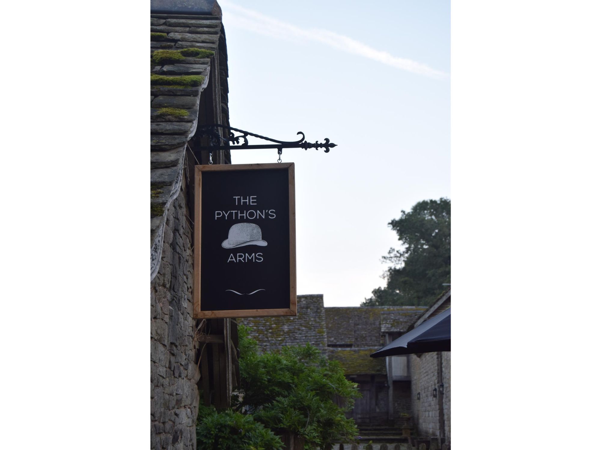 Pub sign. (Sign). Published on 13-11-2023
