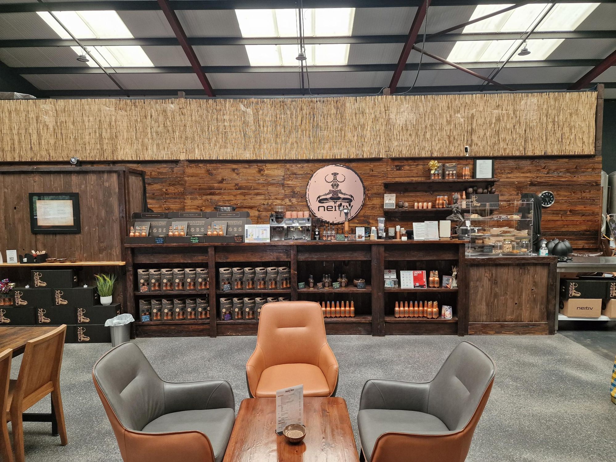 Bar. (Bar). Published on 06-07-2025
