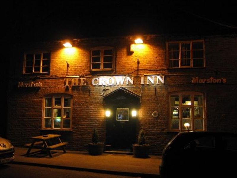 Crown Inn at night, 2008. (Pub, External). Published on 15-01-2014