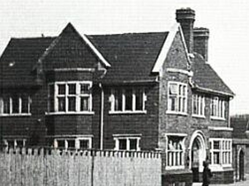 Holywell in 1927. (Pub, External). Published on 15-01-2014